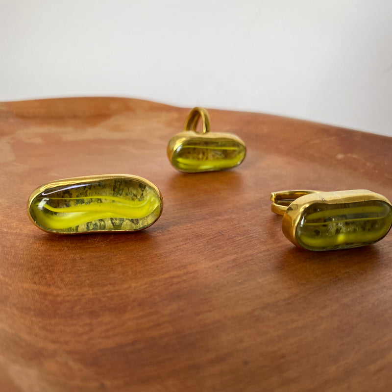 Verna adjustable brass ring