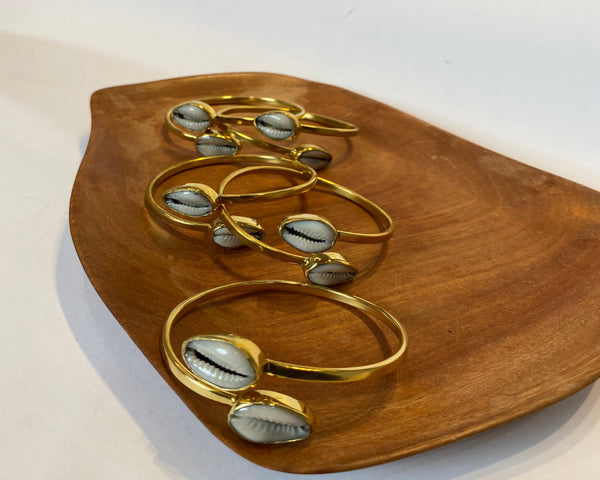 Bino Cowrie Shell Bangle