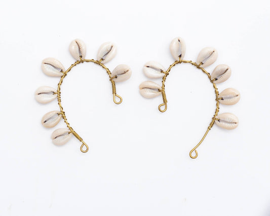 Noya cowrie ear cuff
