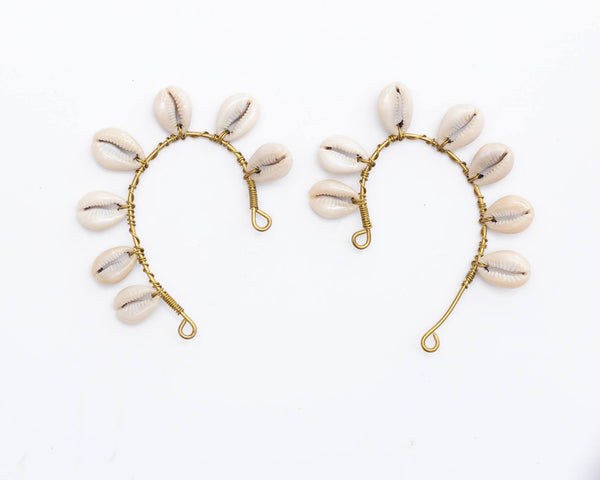 Noya cowrie ear cuff